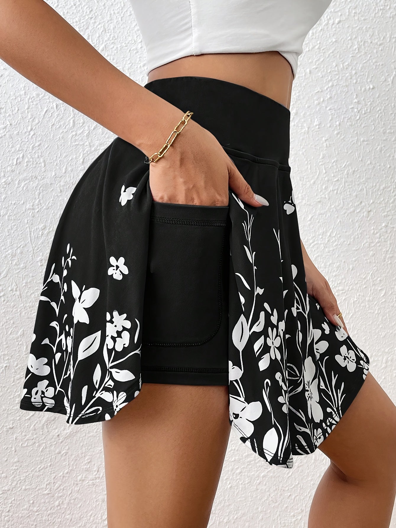 Women'S Casual High-Waist Skort with Floral Print and Phone Pocket - Black Shorts with White Floral Design, Minimalist Style for Summer, and Everyday Wear, Casual Wear | Floral Print Skirt | Adjustable Waistband, Skort